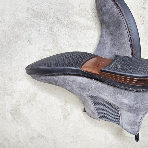 Clark Suede boot size 10 - Picture 7 of 7